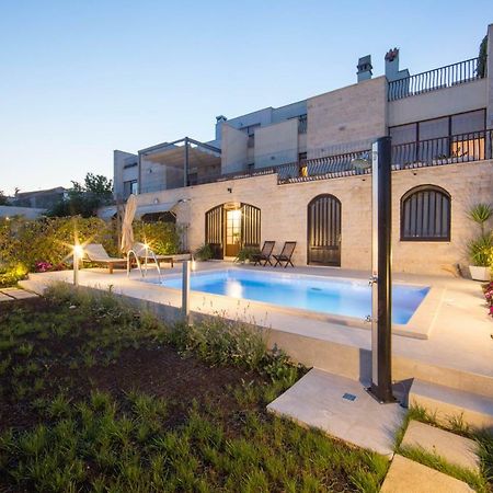 Melody M Apartment With Private Pool Split Exterior photo