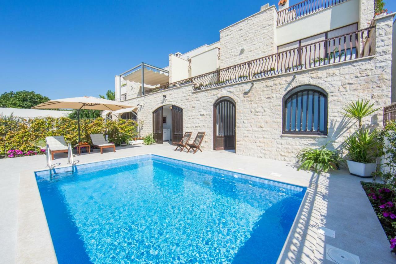 Melody M Apartment With Private Pool Split Exterior photo