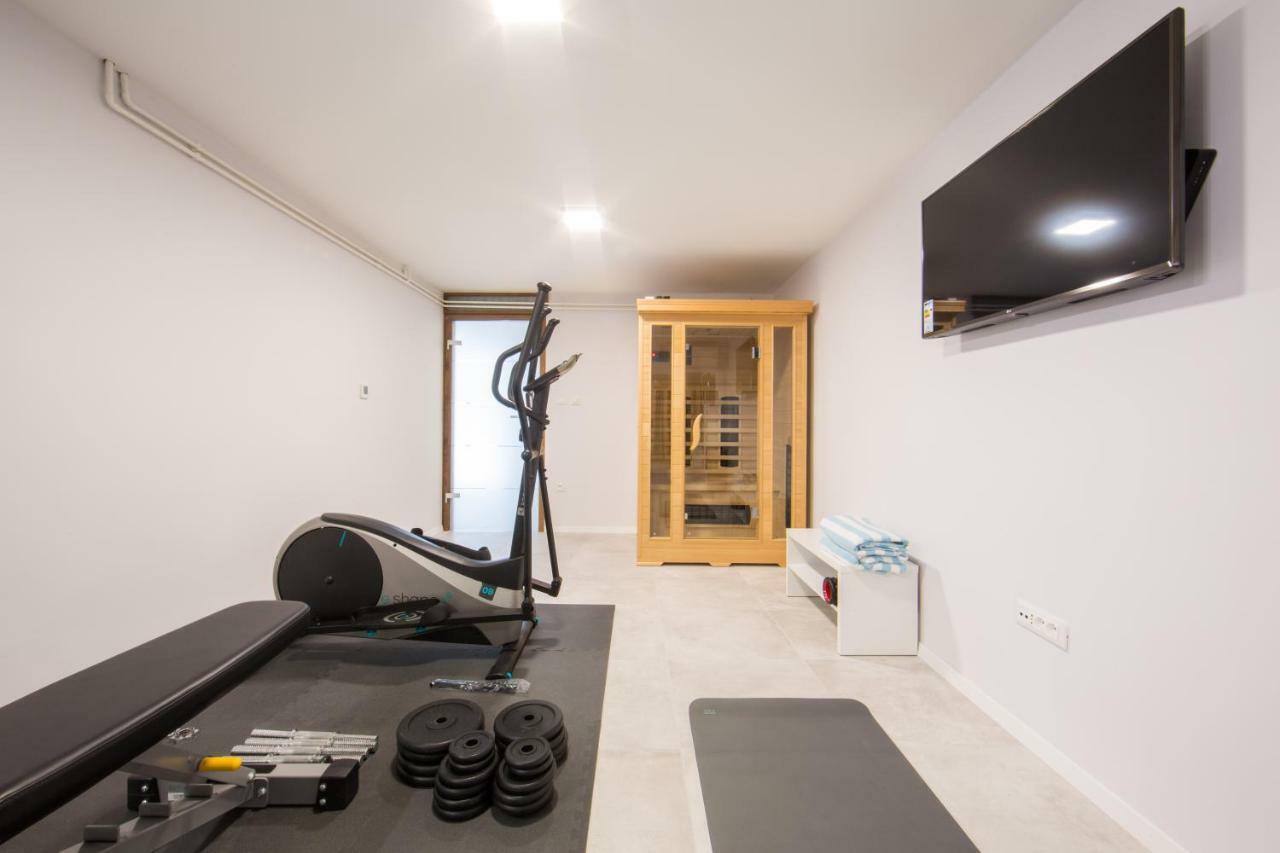 Melody M Apartment With Private Pool Split Exterior photo