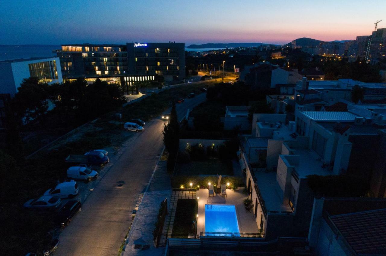Melody M Apartment With Private Pool Split Exterior photo